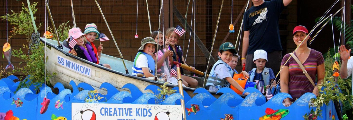 AN OLD FASHIONED CHRISTMAS PARADE in LARGO | Sunhost Resorts